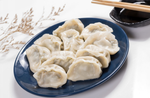 煮速冻饺子，冷水下锅还是开水下锅?很多人都错了，教你正确做法 第7张