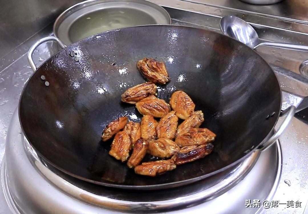 厨师长分享可乐鸡翅的家常做法，学会这一招，香而不腻，滑嫩入味 第11张