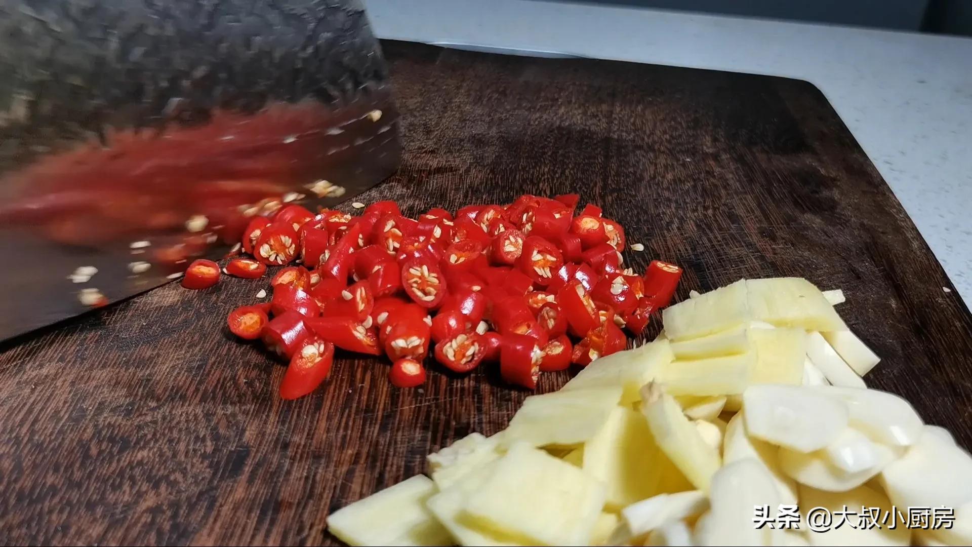 白萝卜简单又好吃的腌制方法，腌一晚就可以吃，嘎嘣脆，佐餐必备 第9张