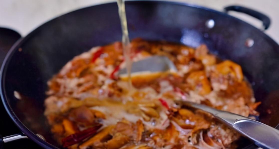 炖大鹅，怎样炖肉不腥不柴?教你这3招，鹅肉软烂入味，不柴不腥 第3张