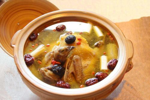 炖鸡汤时，搭配这7种炖料，鸡汤鲜美又滋补，比鱼汤还好喝 第1张
