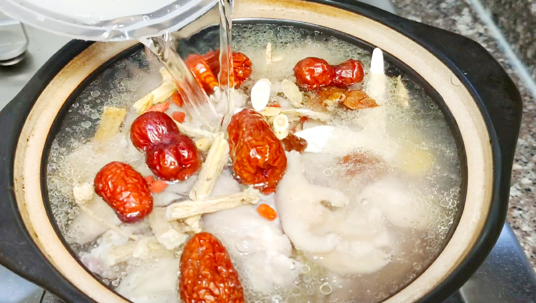 炖鸡汤时，搭配这7种炖料，鸡汤鲜美又滋补，比鱼汤还好喝 第17张