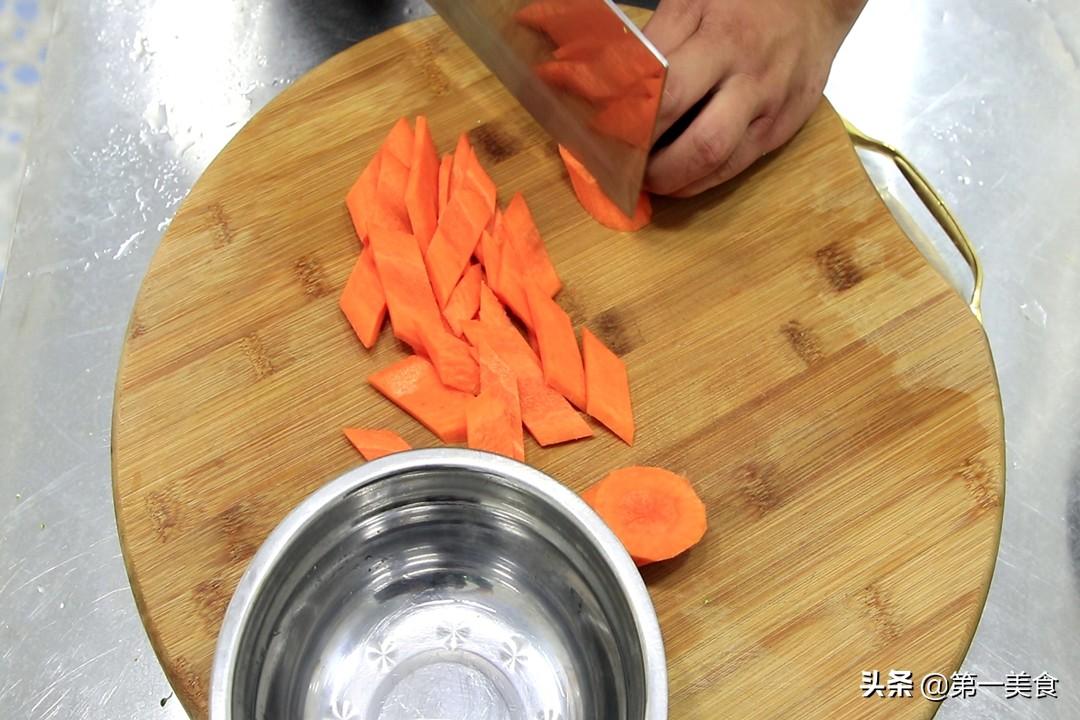 炒西兰花、最忌直接下锅炒和焯水！学会1招，西兰花爽脆又入味 第7张