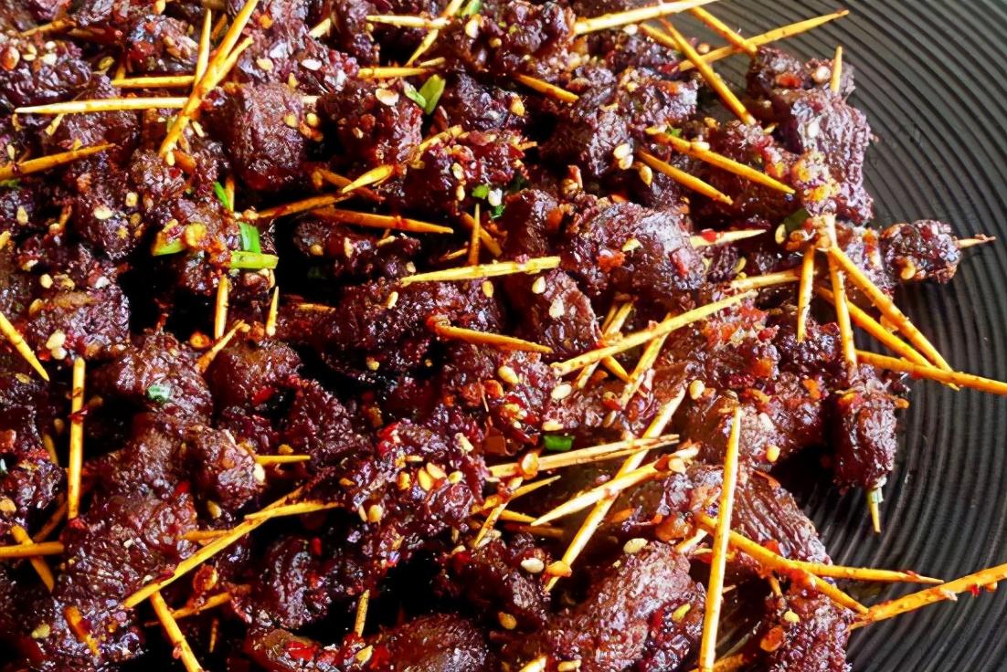 干饭人超喜欢吃的牙签牛肉，味道香辣可口，这样做出来真香 第3张