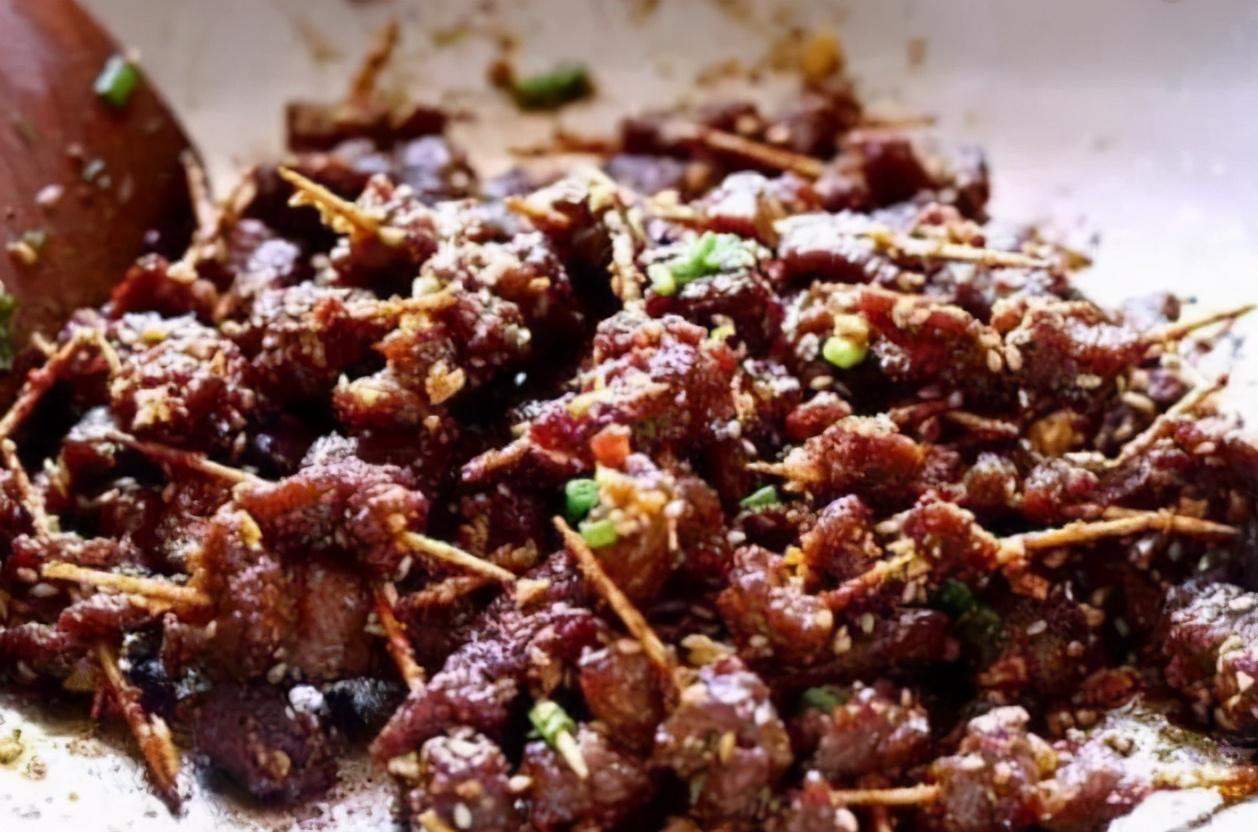 干饭人超喜欢吃的牙签牛肉，味道香辣可口，这样做出来真香 第9张