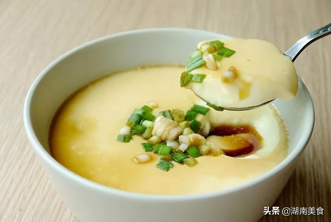 2分钟教你正确的水蒸蛋做法，又香又嫩又可口，比饭店还好吃 第1张