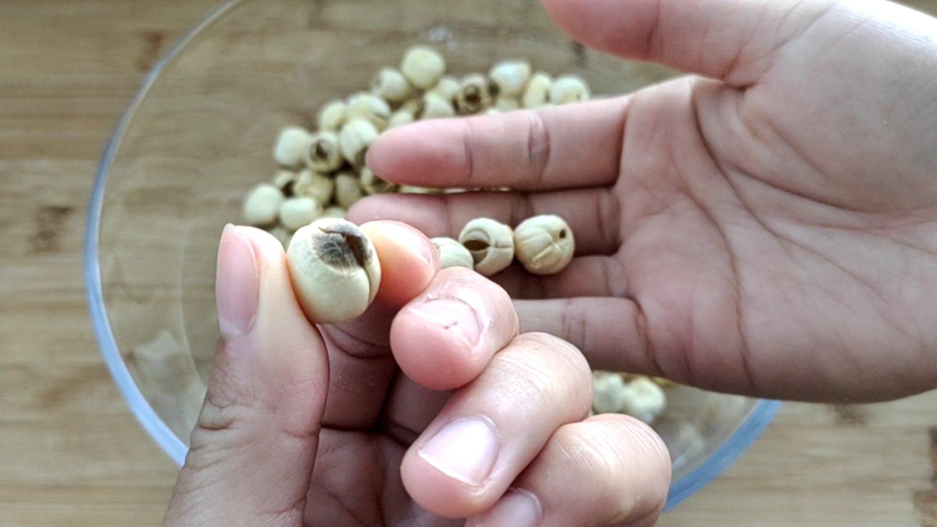 细腻绵软的「自制莲蓉馅」，比买的纯正，香甜不腻，做月饼必备 第3张