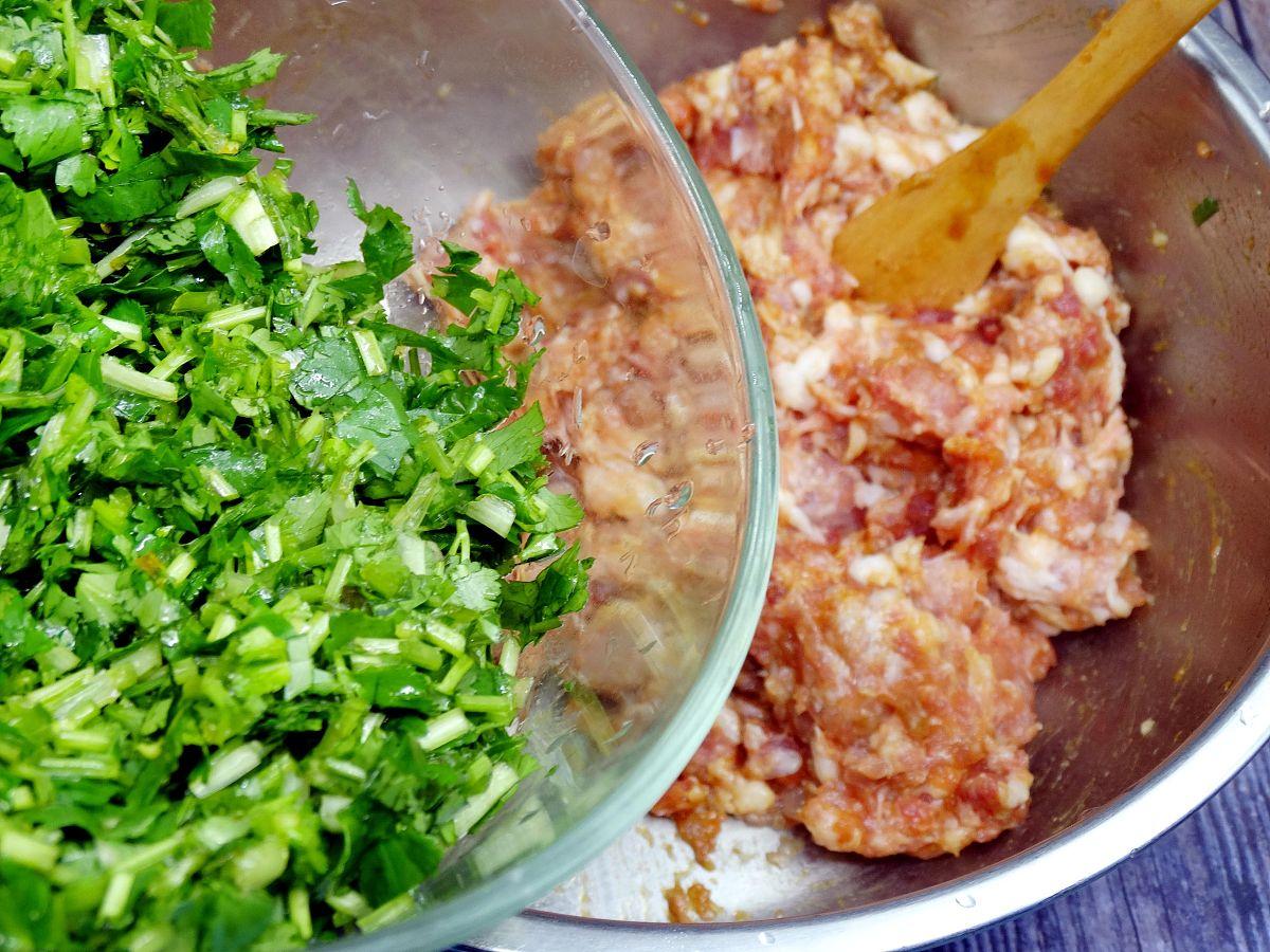 牛肉饺子馅用什么做配菜好?加入3种蔬菜，牛肉馅鲜美爆汁无膻味 第5张