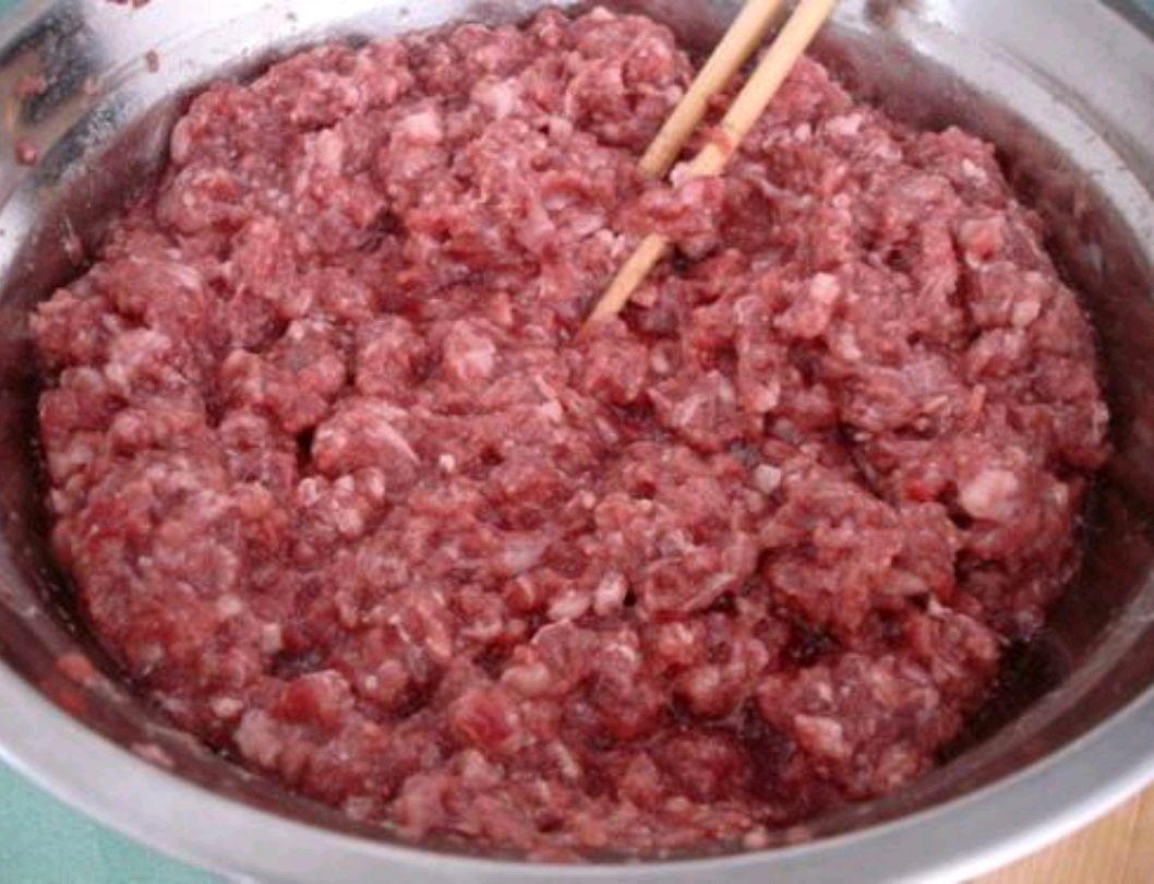 牛肉饺子馅用什么做配菜好?加入3种蔬菜，牛肉馅鲜美爆汁无膻味 第15张