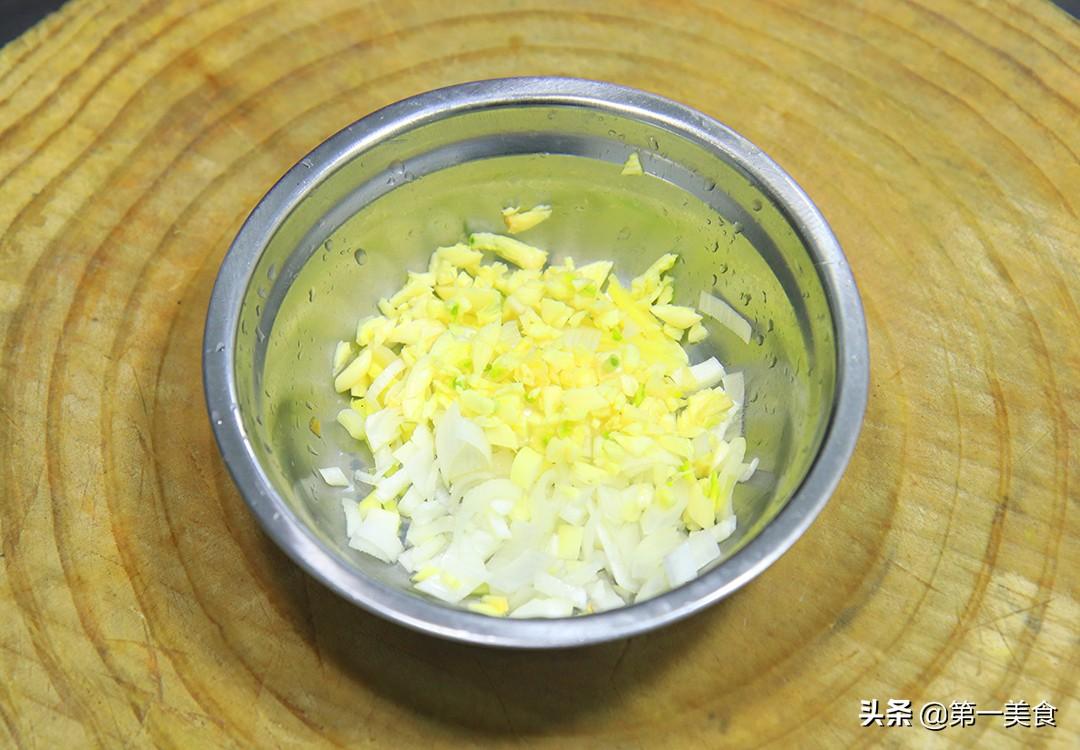 焦烧小黄鱼，先炸再煨更入味，鱼肉香酥味道鲜，连鱼骨都能嚼着吃 第3张