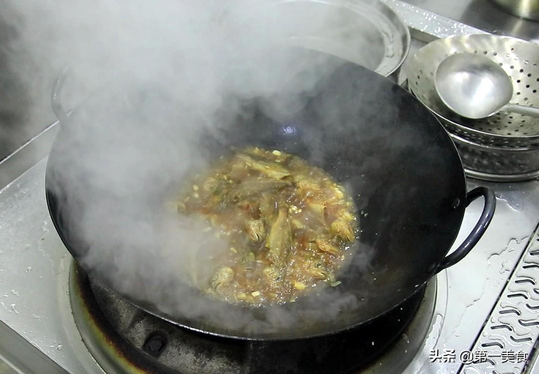 焦烧小黄鱼，先炸再煨更入味，鱼肉香酥味道鲜，连鱼骨都能嚼着吃 第19张