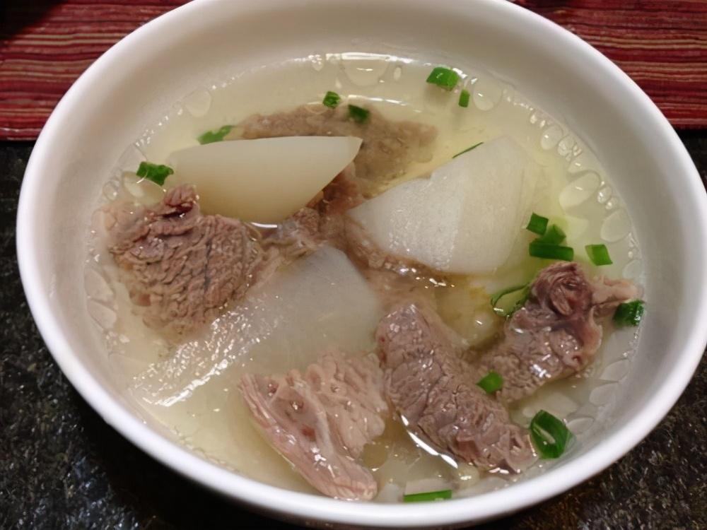 萝卜炖牛腩，牛腩要不要炒一下再下锅，做对这步，汤汁鲜美不油腻 第1张