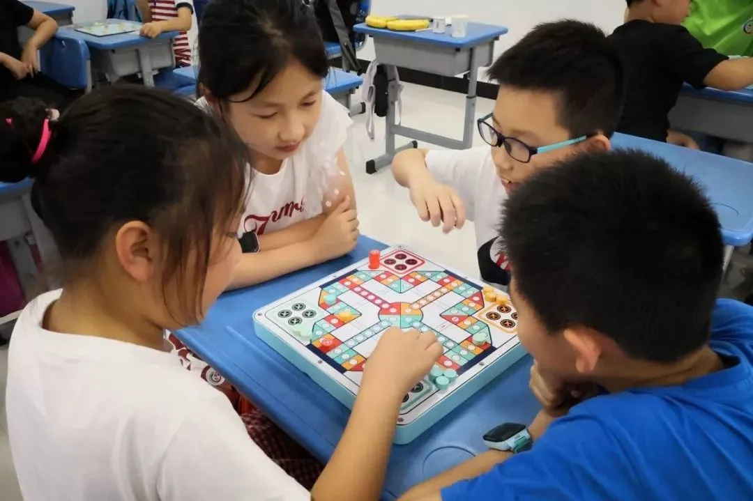 小小的飞行棋居然有把孩子变成演员的神奇能力，我竟然现在才知道 第3张