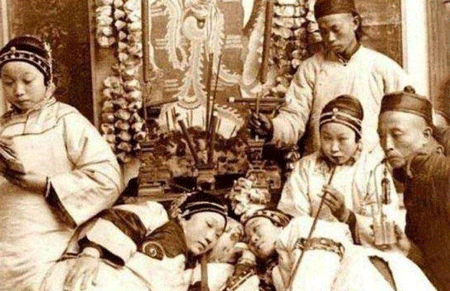 古代一夫多妻制晚上一起睡吗?雨露均沾合理分配 第5张