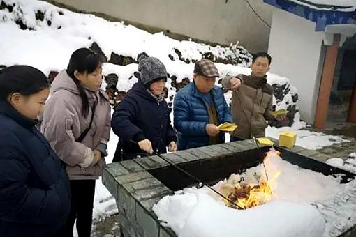过年上坟有什么讲究 过年上坟能提前吗 第5张