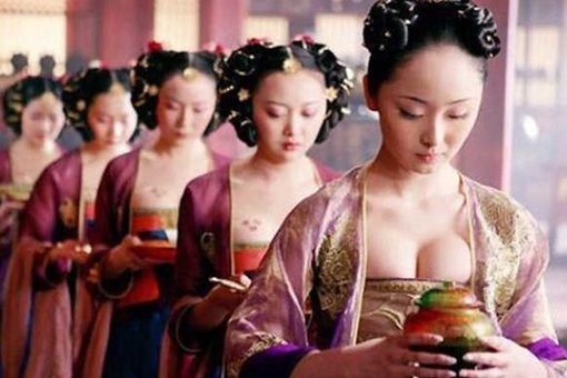唐朝女人为什么都喜欢坦胸露乳 第1张