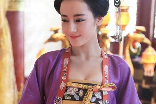 唐朝女人为什么都喜欢坦胸露乳 第5张