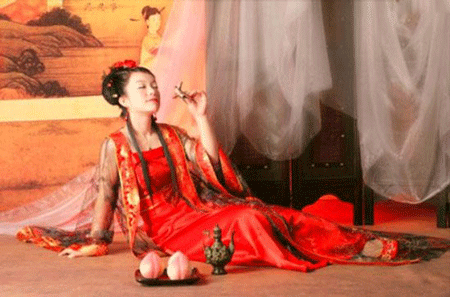 唐朝女子究竟有多开放?她们都偏爱露乳装 第5张