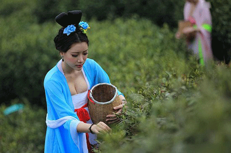 唐朝女子究竟有多开放?她们都偏爱露乳装 第7张