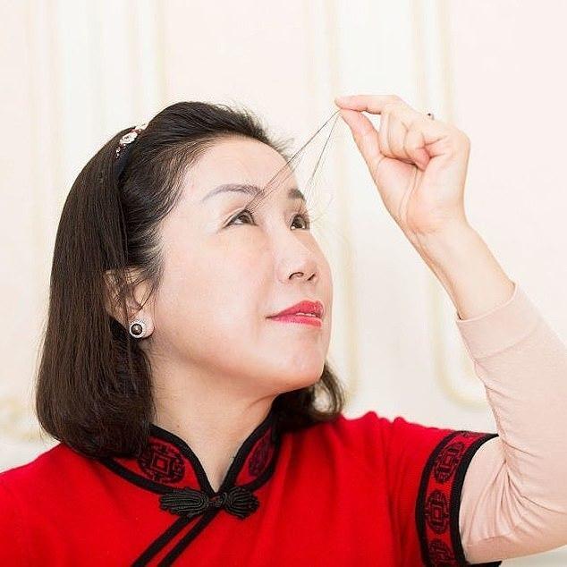 眼睫毛最长的人 睫毛长达20.5厘米 第1张