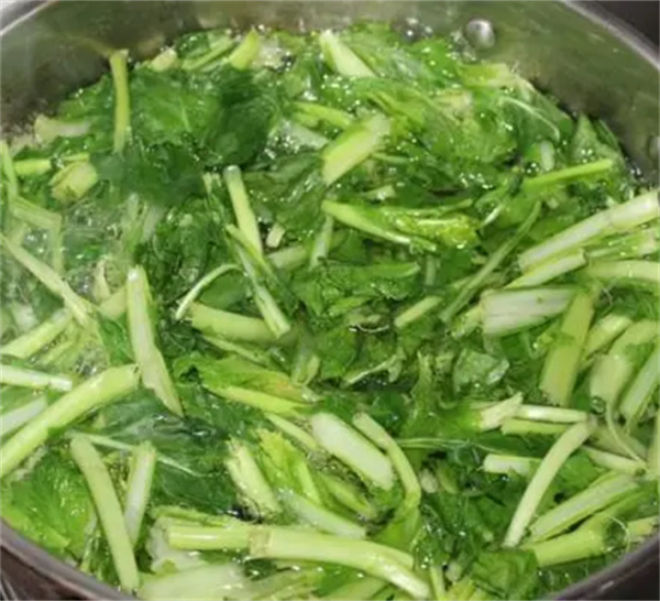 苔菜为什么吃前要焯一下水 焯水是为了去除有害物质 第7张