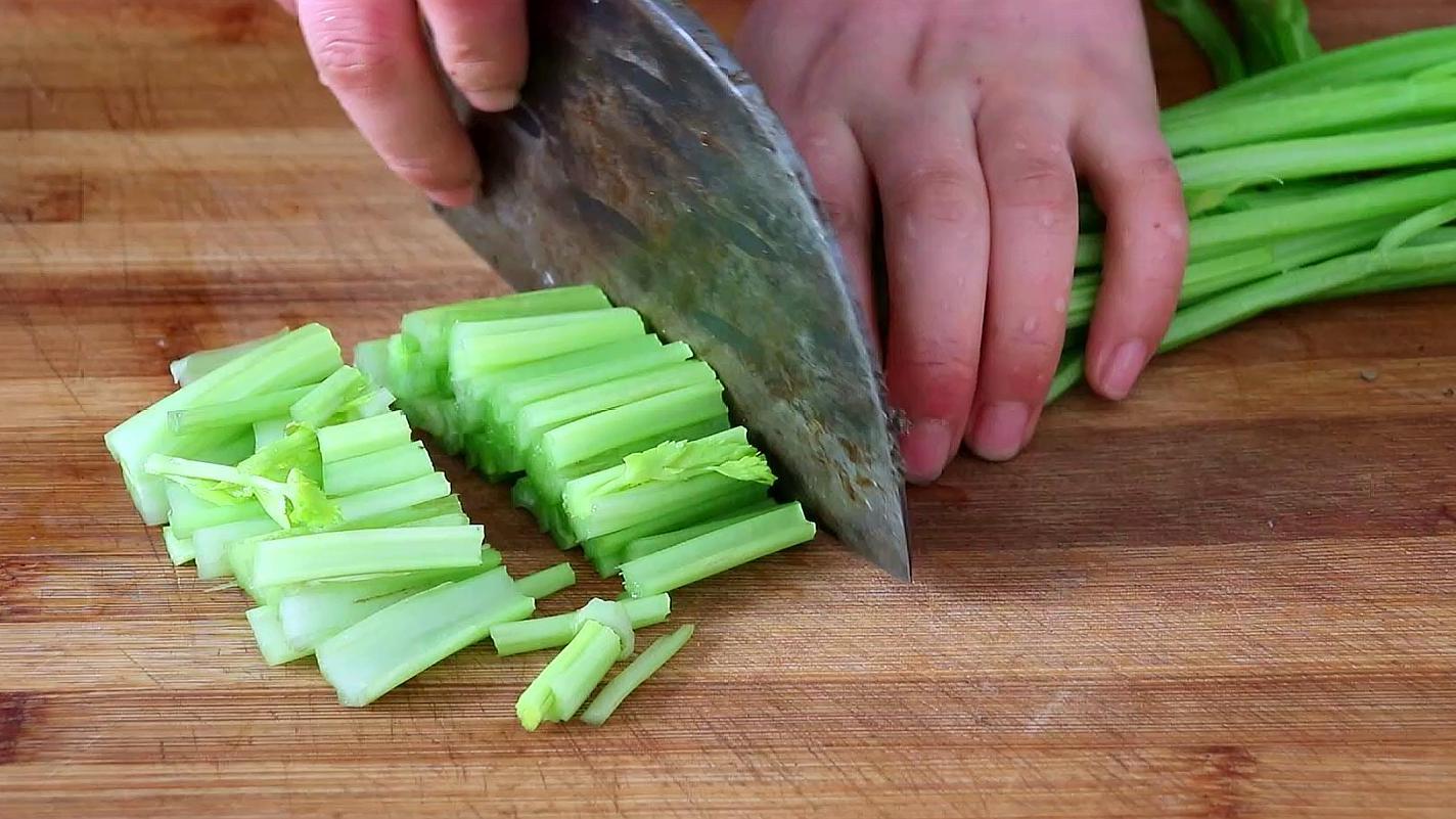 教你做美食：芹菜怎么做