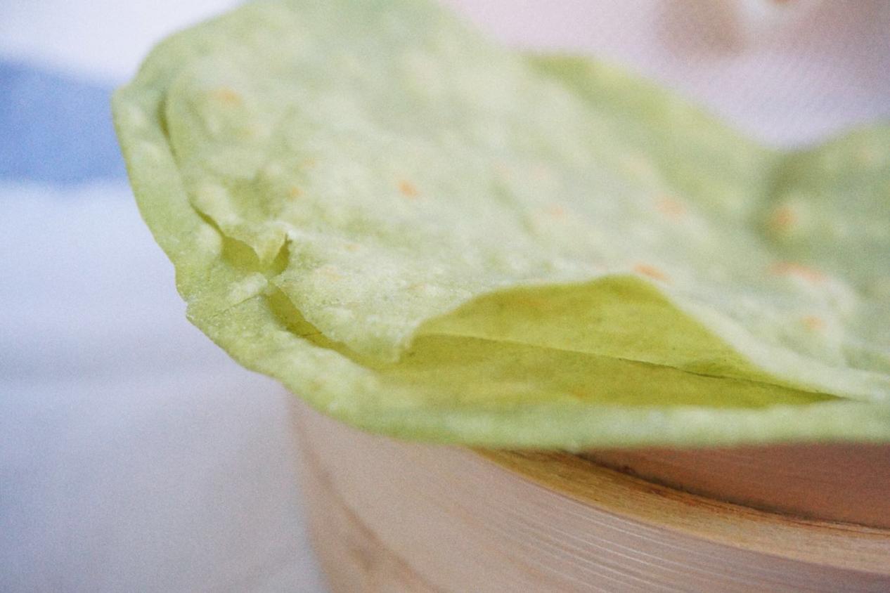 教你1招，春饼又大又薄，筋道柔软，卷上炒菜超好吃，小白都会做 第19张