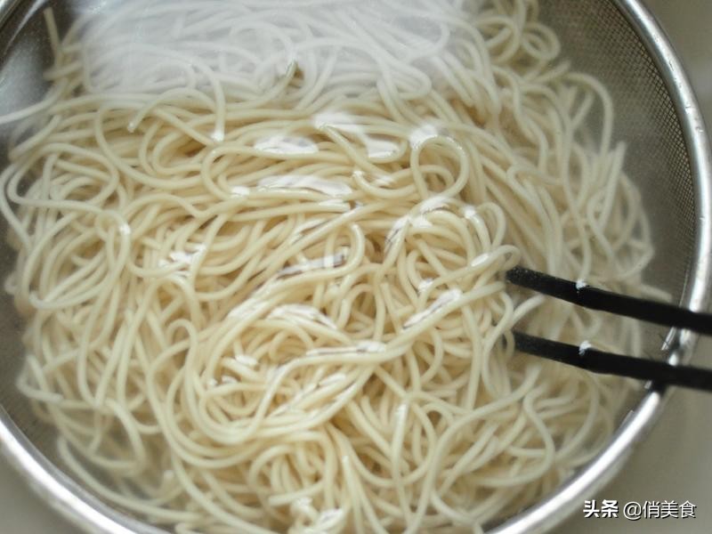 想吃炒面别出去买了，记住做炒面的关键步骤，比夜市大排档都好吃 第7张