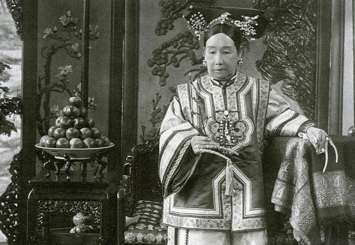 慈禧太后私生活混乱，28岁就守寡，相传46岁时曾怀有身孕 第7张