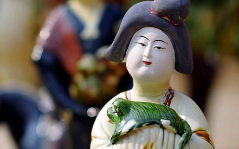 唐三彩是哪三彩为基本釉色【唐三彩是陶器还是瓷器】