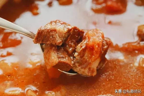 自从知道牛腩这样做，我家一周吃5次，软烂入味，汤汁拌饭香郁 第13张