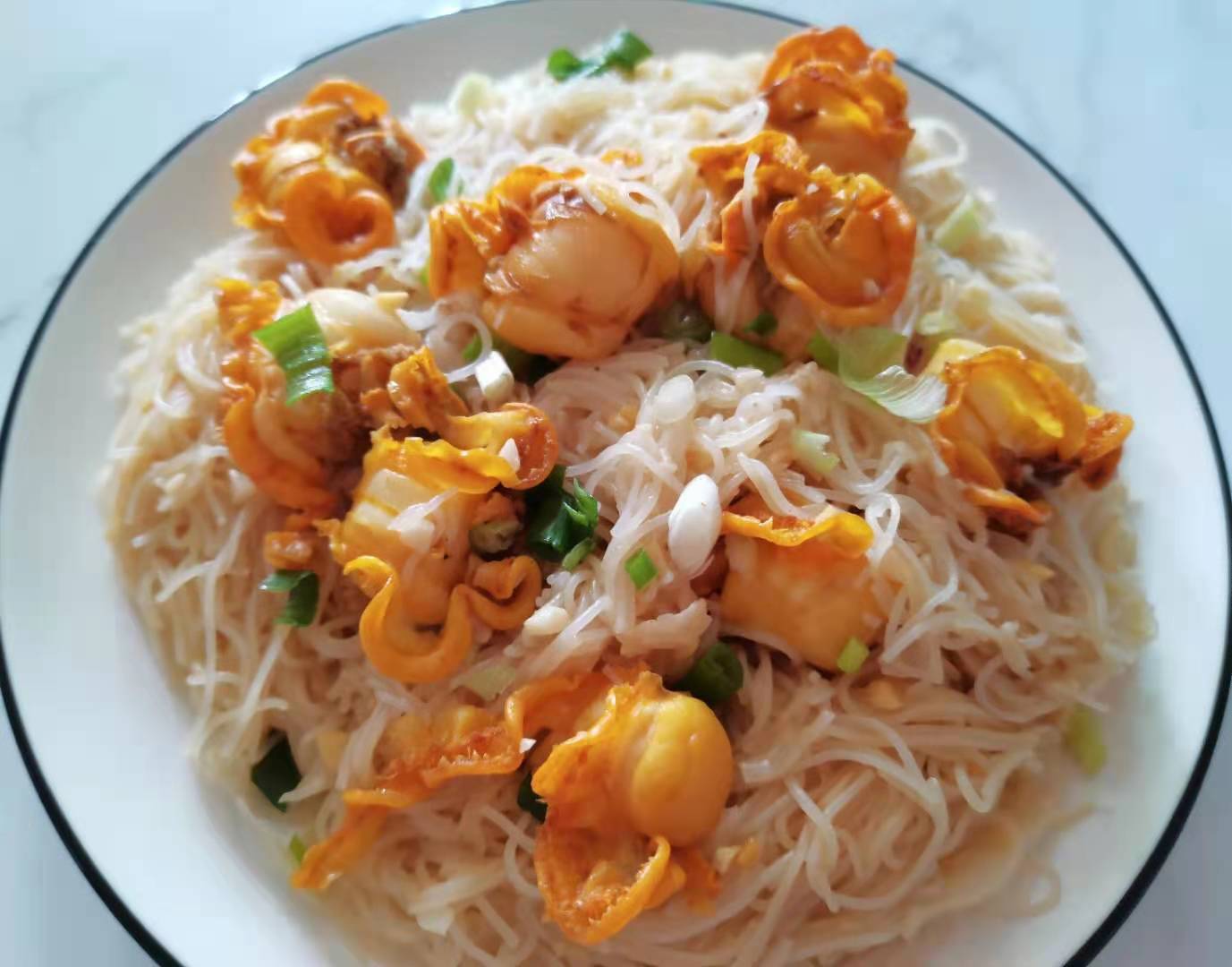 带着浓郁蒜香的蒜蓉粉丝扇贝肉，鲜甜美味，超好吃 第7张