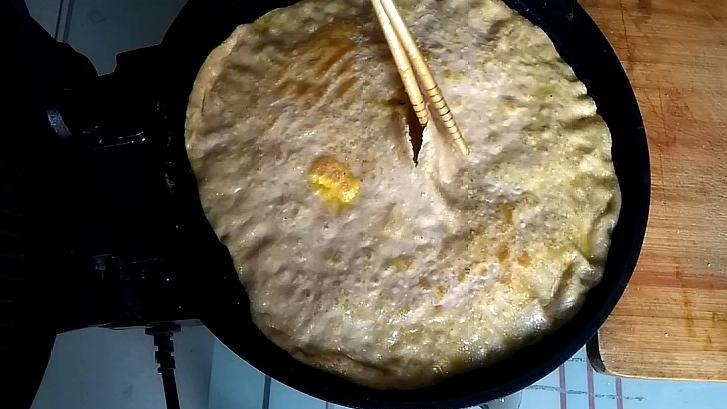 想吃鸡蛋灌饼不用再出去买了，起层鼓泡秘诀全在这，做法超简单 第11张