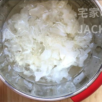 冰糖银耳羹，浓浓的胶质，甜甜蜜蜜，原料和制作过程都超简单 第9张