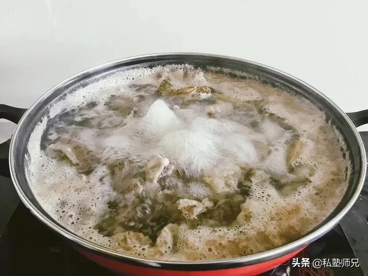 自从知道牛腩这样做，我家一周吃5次，软烂入味，汤汁拌饭香郁 第9张