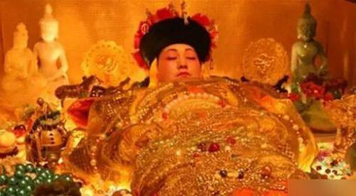 慈禧太后私生活混乱，28岁就守寡，相传46岁时曾怀有身孕 第11张