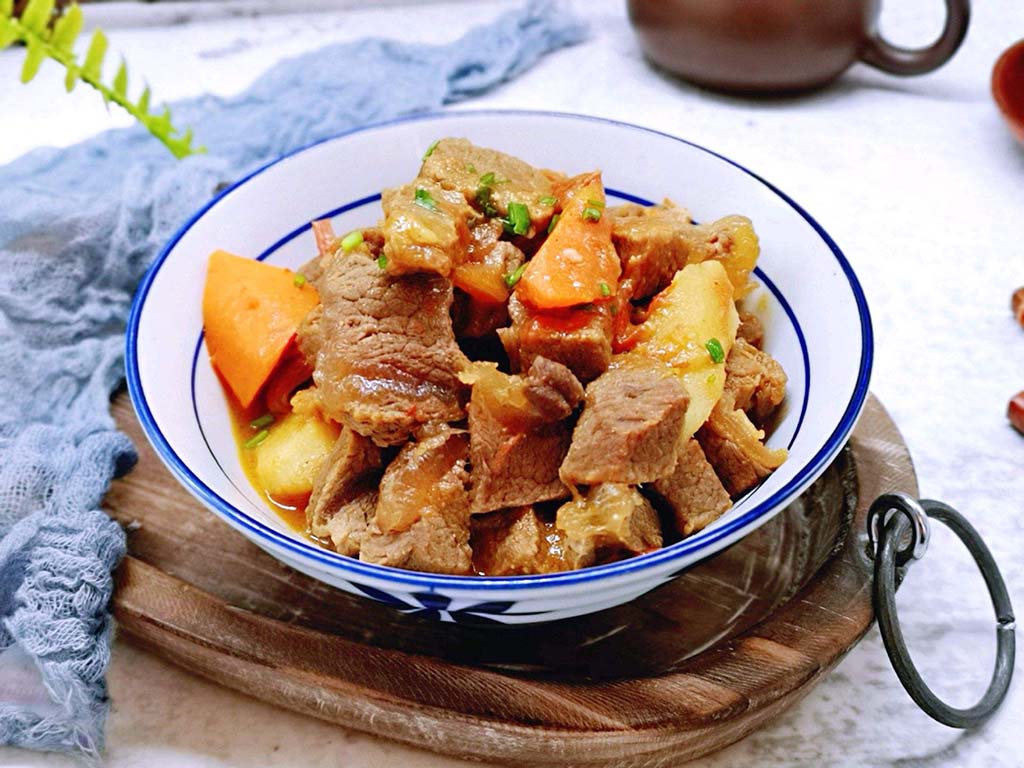 炖牛肉时，牢记“3放2不放”，牛肉软烂入味不腥不柴，越吃越解馋 第1张