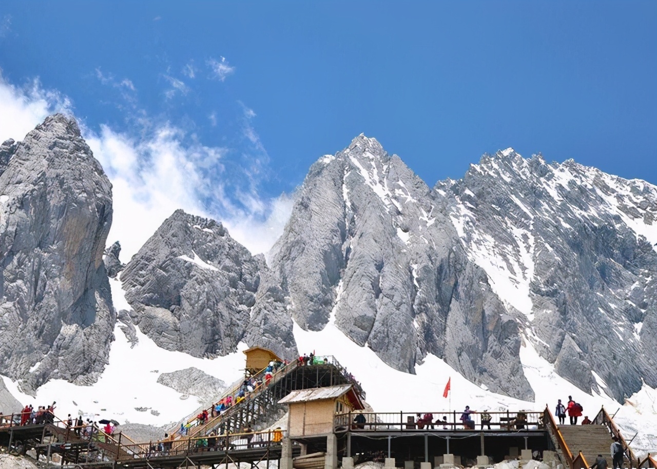 云南“玉龙雪山”出名了，被美国游客点名：真正的旅游地标 第1张