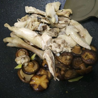 香菇炖鸡这样做也太好吃了吧！天天吃都不腻 第13张