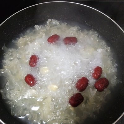 胶原蛋白满满的牛奶银耳莲子羹 第11张