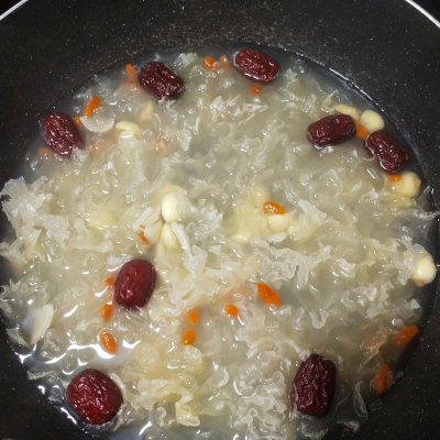 胶原蛋白满满的牛奶银耳莲子羹 第13张