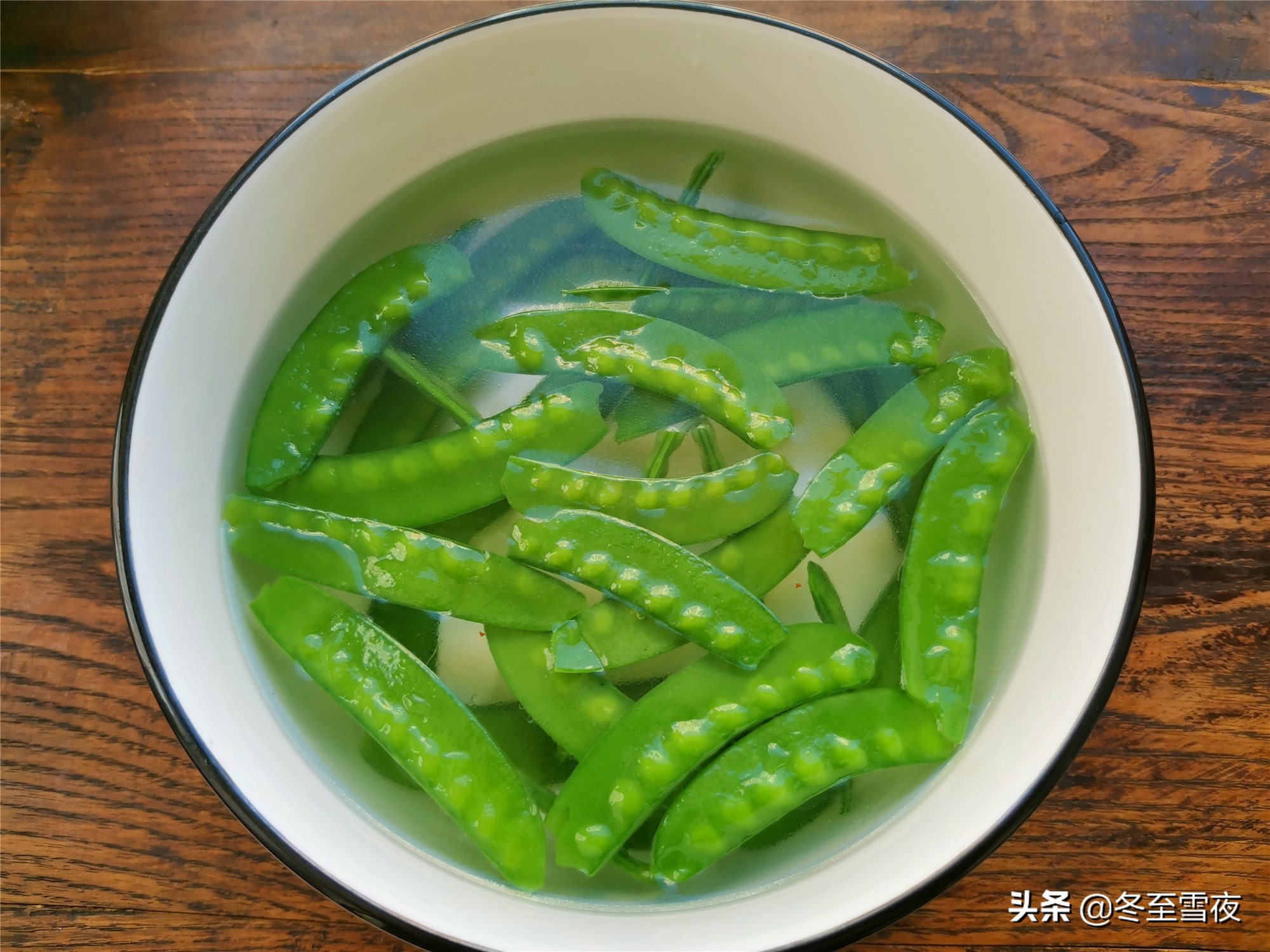 腊肠一炒就碎，吃着又干又硬，多做这一步，腊肠不散，香软喷香 第7张