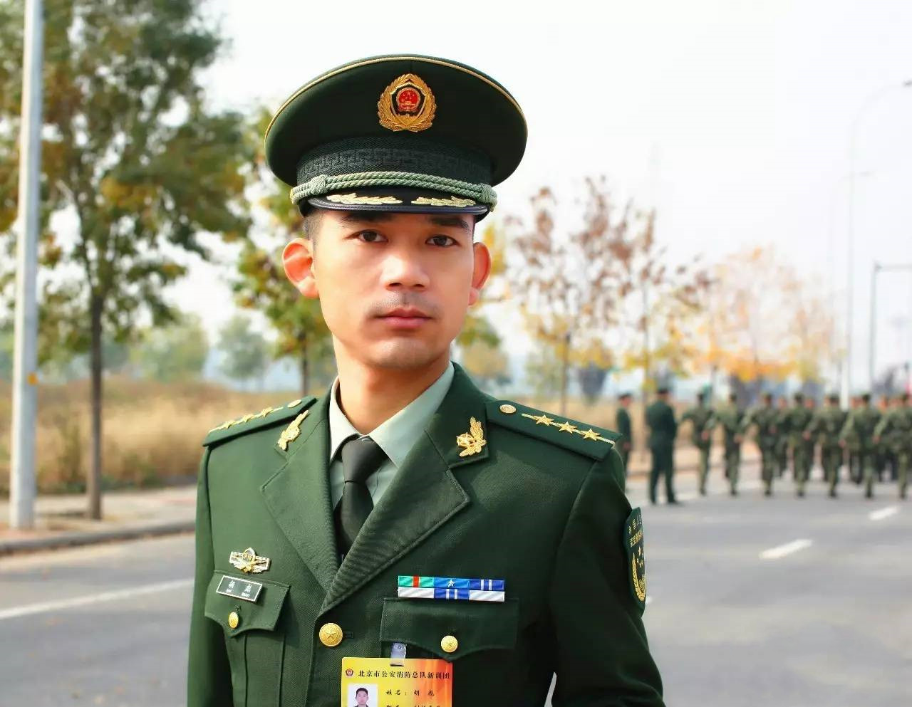 教你如何识别我军军官的级别大小，只看胸前的资历章就行了 第11张