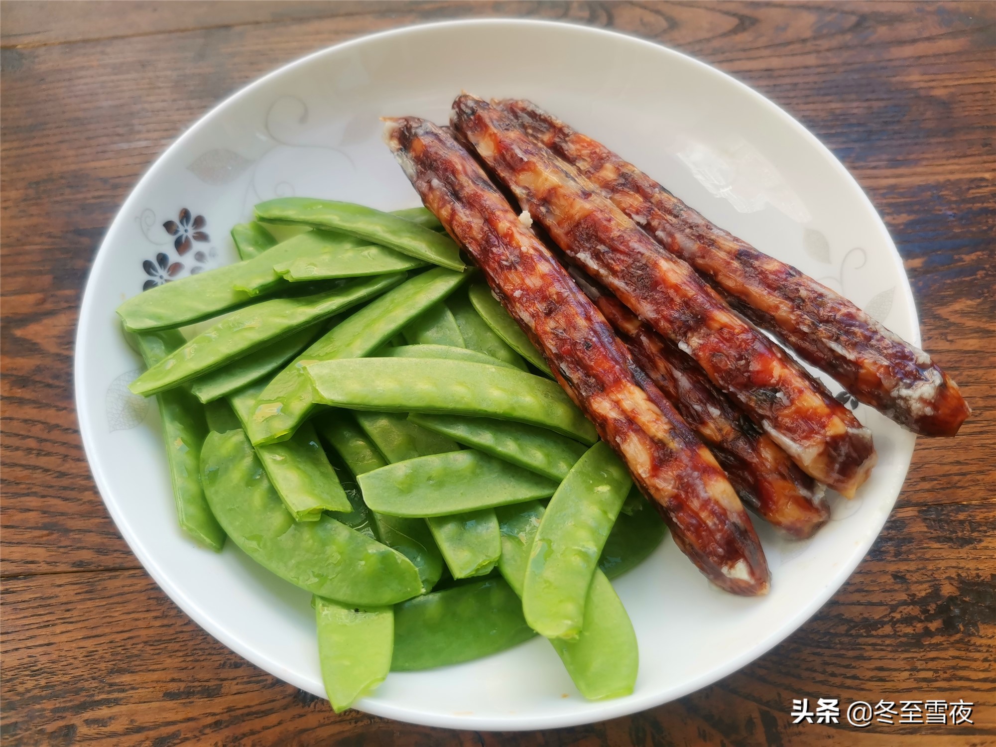 腊肠一炒就碎，吃着又干又硬，多做这一步，腊肠不散，香软喷香 第1张