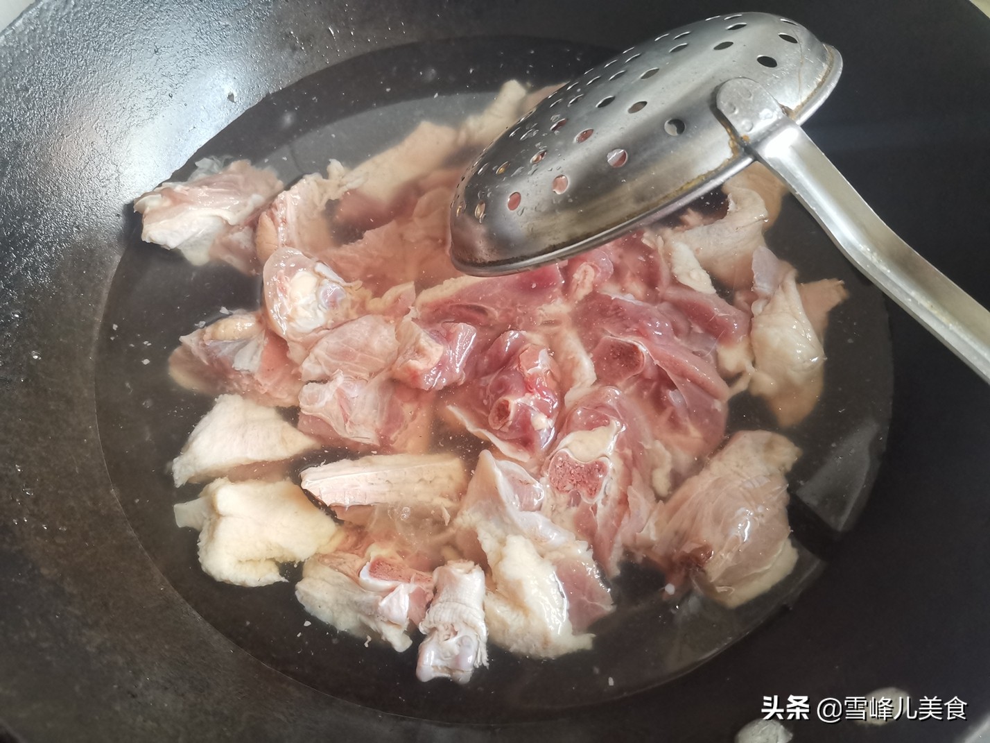 秋冬交替吃牛羊肉不如吃这个，7块钱一斤，炖一锅特解馋，真香啊 第7张