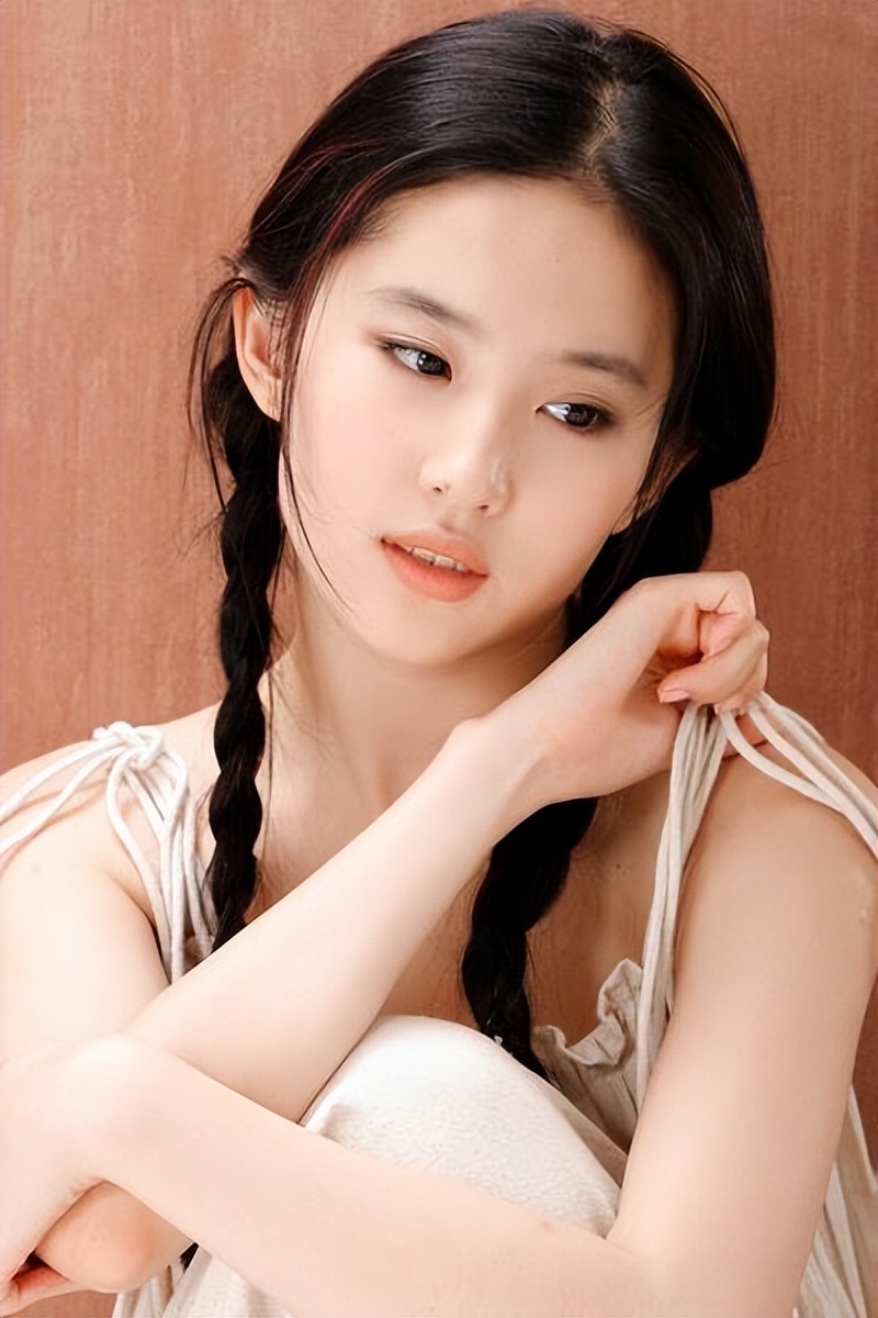 刘亦菲：以结婚的态度与宋承宪交往，因聚少离多分手，34岁仍未婚 第15张
