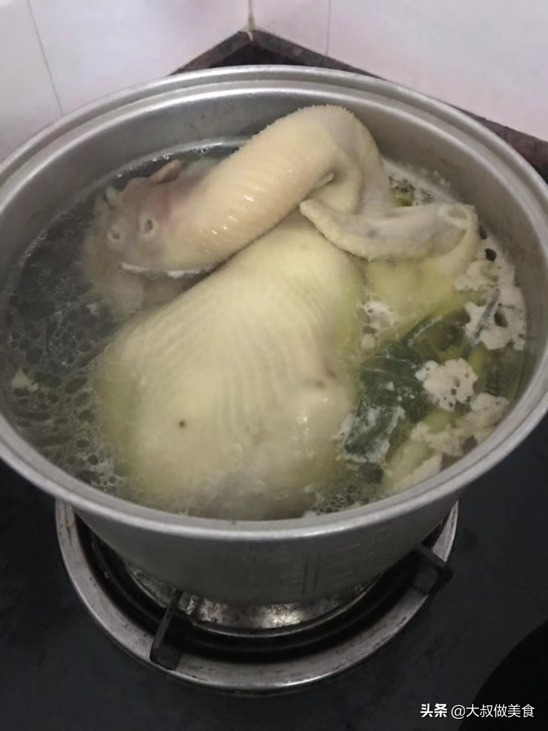 教你沙姜鸡的2种做法，肉质嫩滑，鲜香可口，在家轻松搞定 第3张