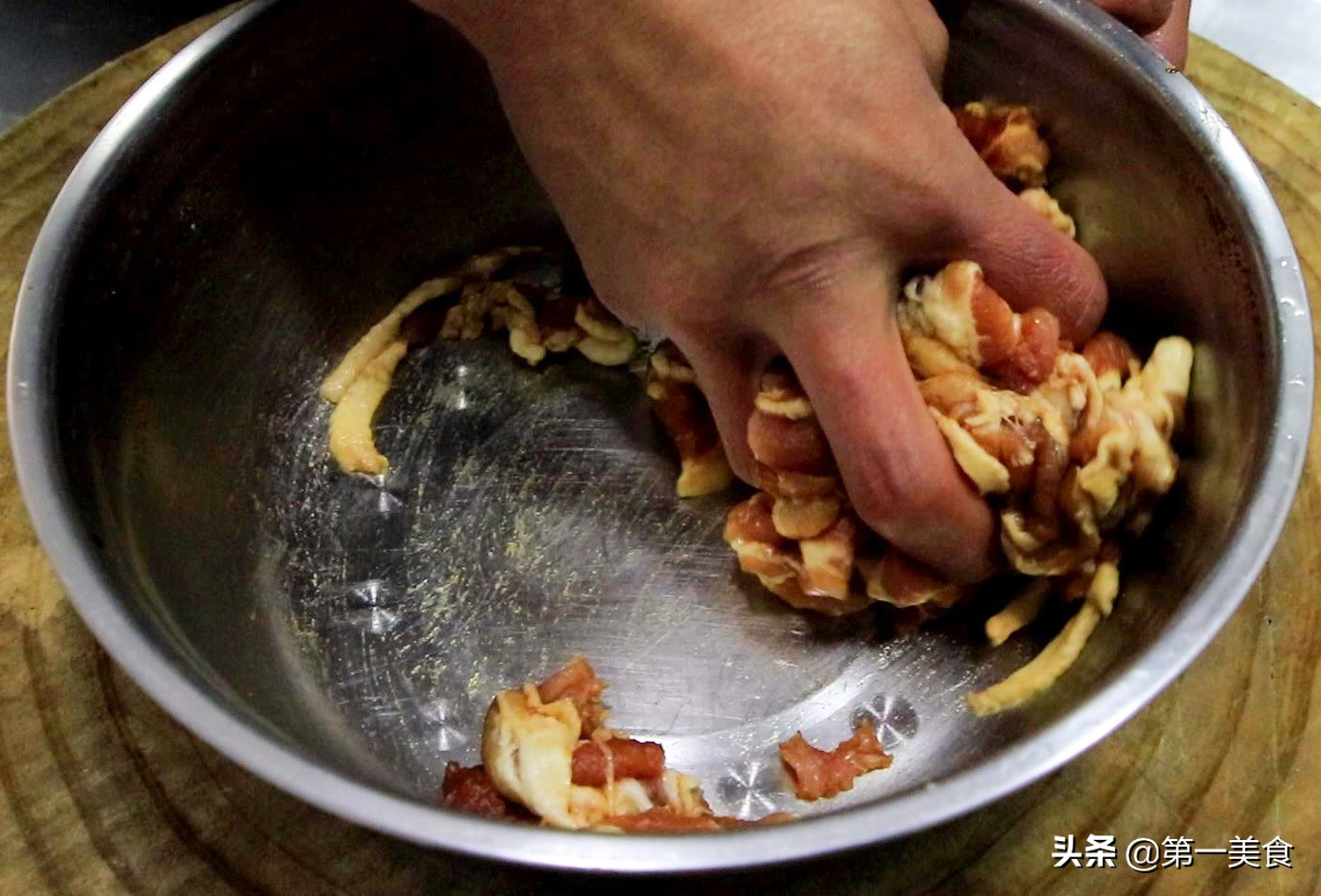 厨师长教你做蒜苔炒肉片，肉片肥而不腻，蒜苔鲜嫩不老 第7张