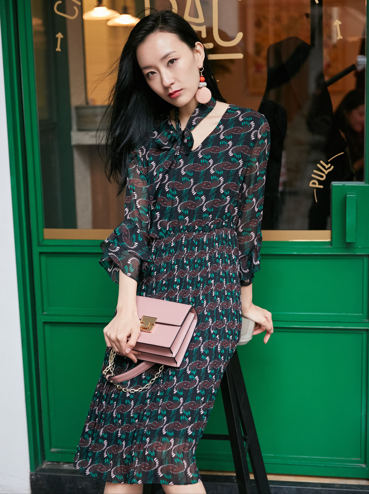 女生穿什么牌子的衣服比较优雅 国内女装十大名牌 第39张
