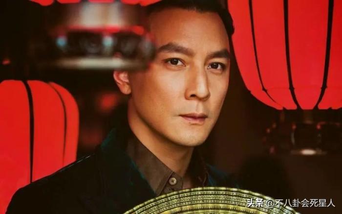 斗鸡眼、蒜头鼻、大扁嘴，这些明星看似神颜，实际五官缺陷好明显 第9张